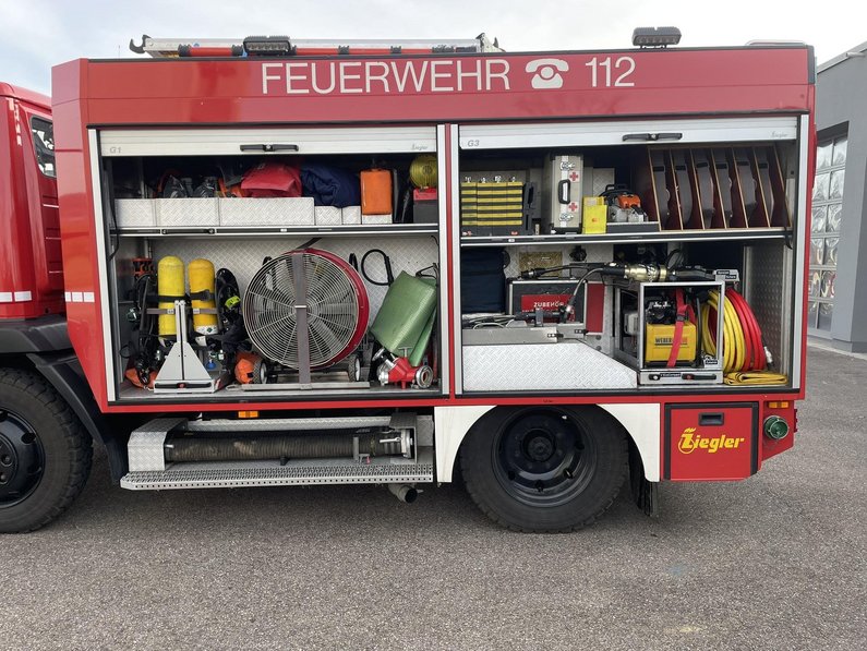 Fahrzeugbeladung TLF Seitenansicht Fahrerseite